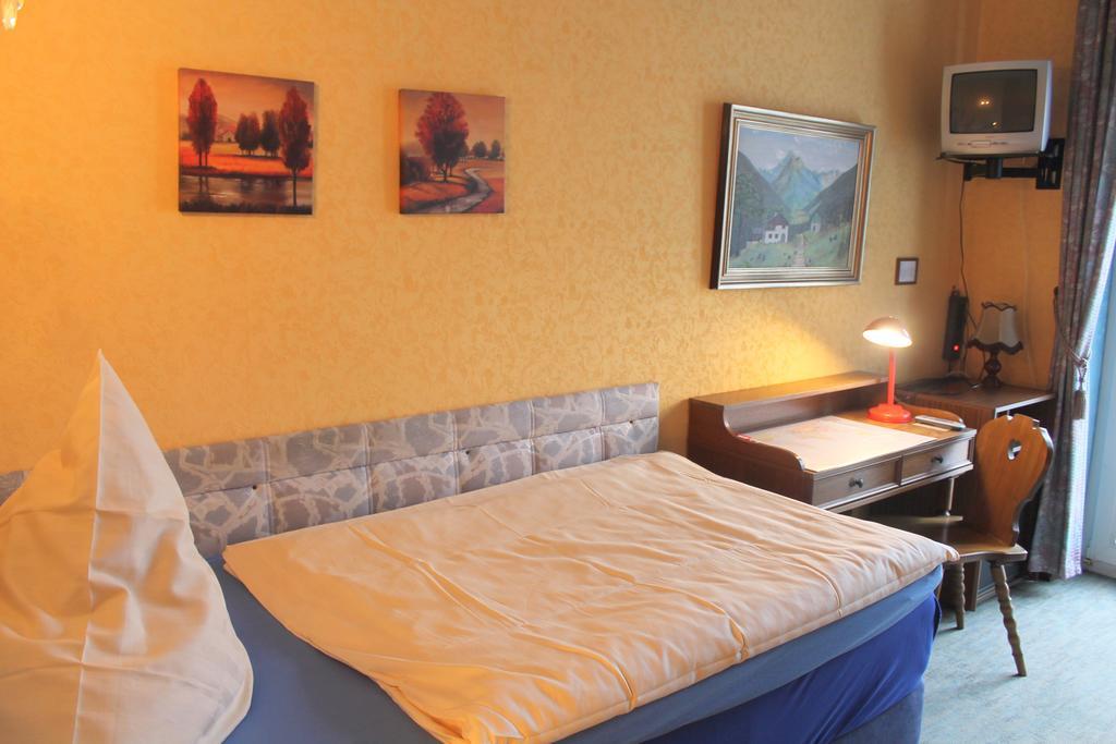 Hotel Adler Дюселдорф Екстериор снимка