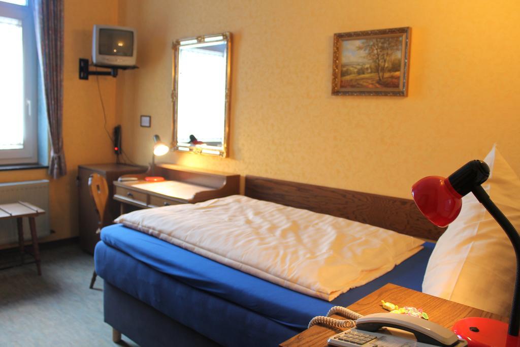 Hotel Adler Дюселдорф Екстериор снимка