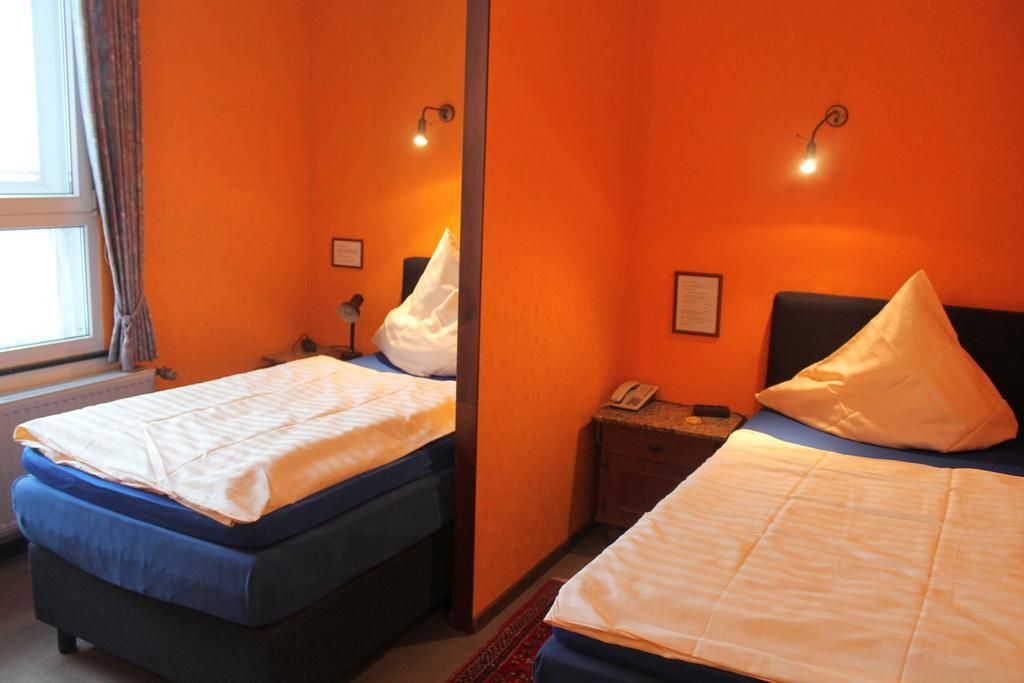 Hotel Adler Дюселдорф Екстериор снимка