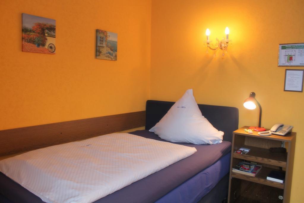Hotel Adler Дюселдорф Екстериор снимка