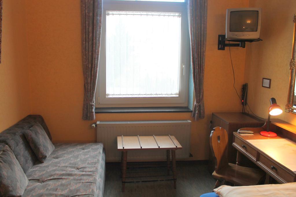 Hotel Adler Дюселдорф Екстериор снимка