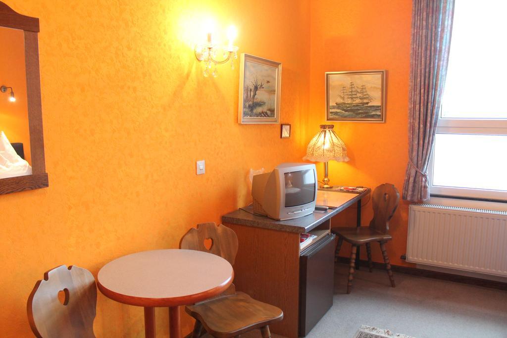 Hotel Adler Дюселдорф Екстериор снимка