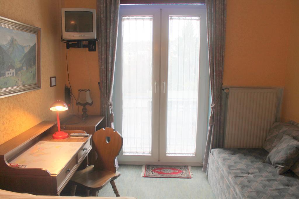 Hotel Adler Дюселдорф Екстериор снимка