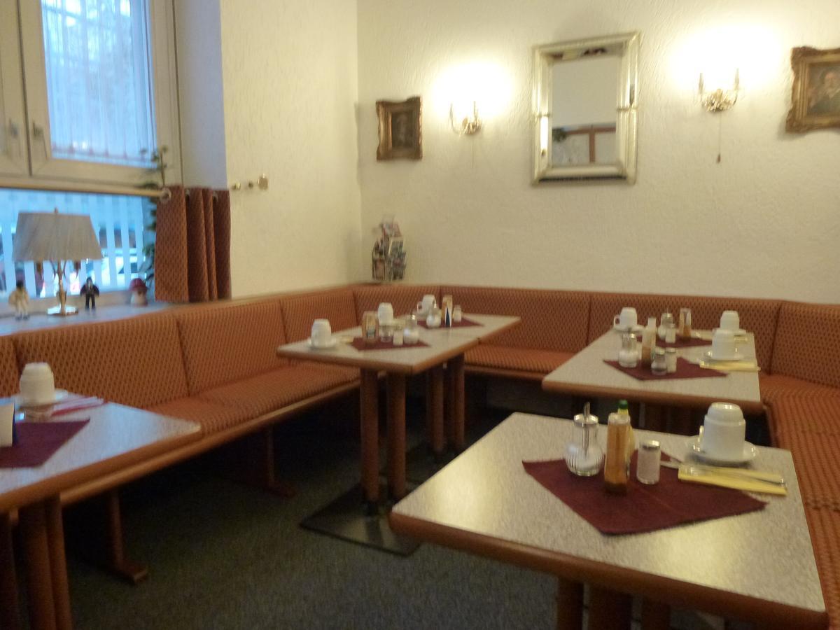 Hotel Adler Дюселдорф Екстериор снимка
