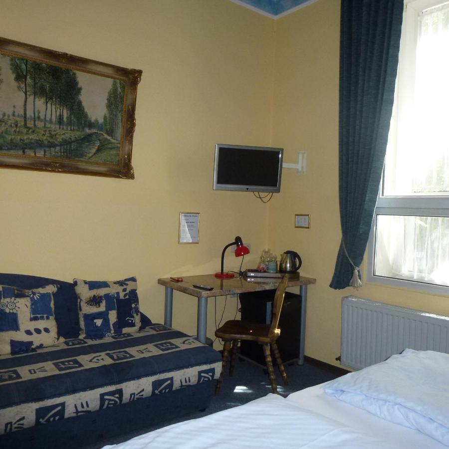 Hotel Adler Дюселдорф Екстериор снимка